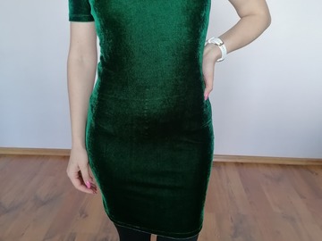 Parduoda: Tamsiai žalia zomšinė suknelė 