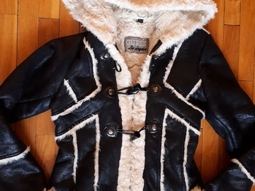 Parduoda: Orginali, labai graži, šilta Guess striukytė
