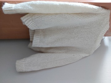 Parduoda: Baltas megztinis