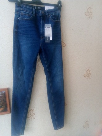 Stradivarius aukštu liemeniu