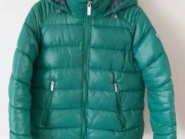Parduoda: Apinauja,originali Guess labai grazi striukyte S/M