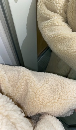 Kreminis teddy paltas