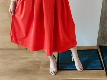 Parduoda: Raudonas Zara sijonas