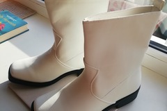 For sale: Nauji balti moteriški batai