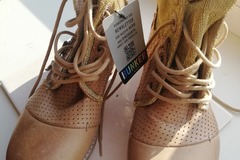 For sale: Nauji moteriški batai