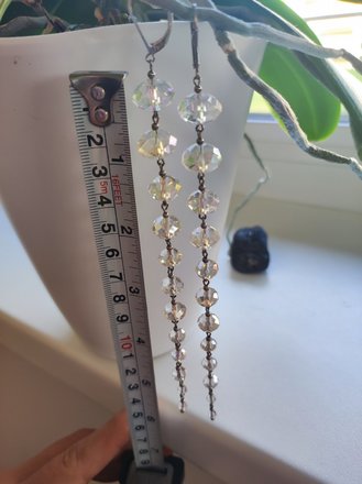Rankų darbo ilgi kabantys auskarai