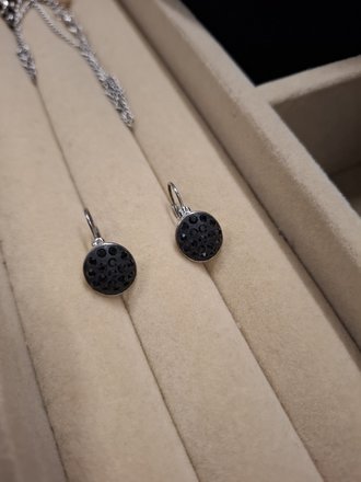 Juodi auskarai su swarovski akutėmis