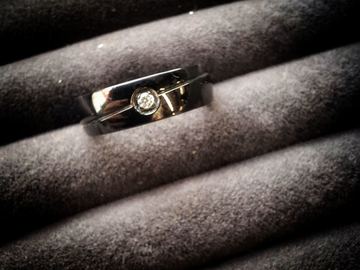 Parduoda: Juodas bižuterinis žiedas su Swarovski akute