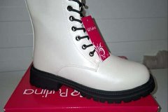 Parduoda: Parduodami batai nuo  36 iki 41 dydžio,kaina 25e,siunčiam į visus