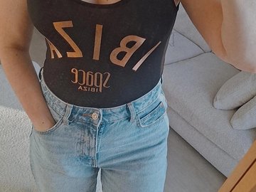 Parduoda: Juodas bodis su užrašu