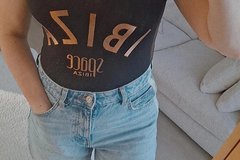 Parduoda: Juodas bodis su užrašu