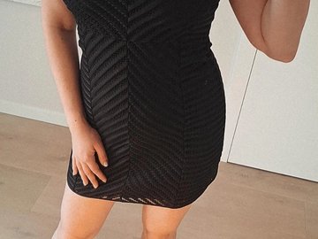 Parduoda: H&M maža juoda suknelė