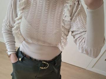 Parduoda: Romantiška nėriniuota palaidinė, nude spalva, S dydis