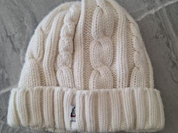 Parduoda: Akrilo vilnos šilta kepurė