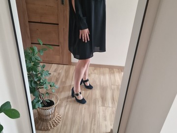 Na sprzedaż: Juoda elegantiška suknelė su atvirais pečiais L/XL