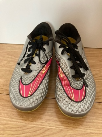 Nike bucai