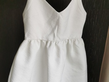 Na sprzedaż: Zara balta suknutė 