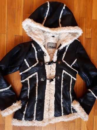 Orginali, labai graži, šilta Guess striukytė