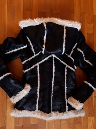 Orginali, labai graži, šilta Guess striukytė