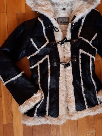 Orginali, labai graži, šilta Guess striukytė