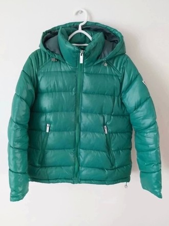 Apinauja,originali Guess labai grazi striukyte S/M