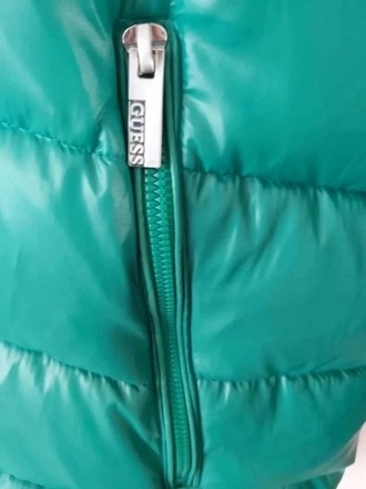 Apinauja,originali Guess labai grazi striukyte S/M