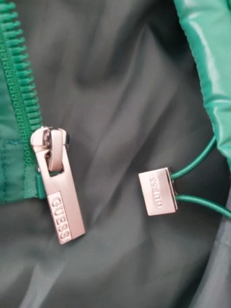 Apinauja,originali Guess labai grazi striukyte S/M