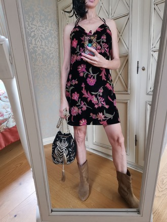 Nauja aksomine suknele su gėlėmis 