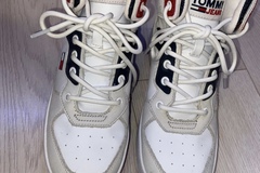 Parduoda: Tommy Hilfiger kedai