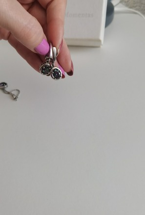 Sidabriniai auskarai, pakabukas ir grandinėlė 