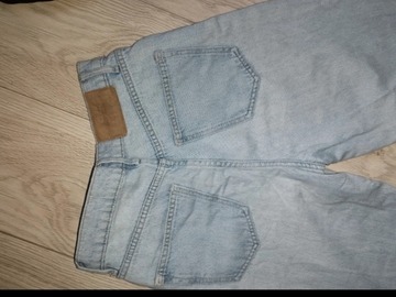 For sale: Mėlyni platėjantys džinsai 