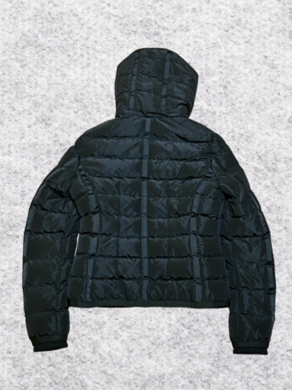 Juoda L dydžio Moncler striukė būklė labai gera