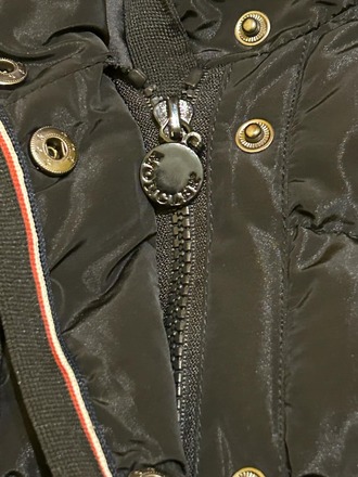 Juoda L dydžio Moncler striukė būklė labai gera
