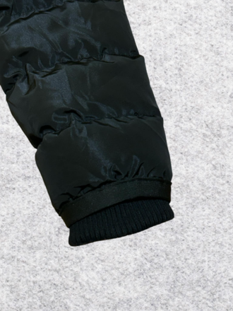 Juoda L dydžio Moncler striukė būklė labai gera